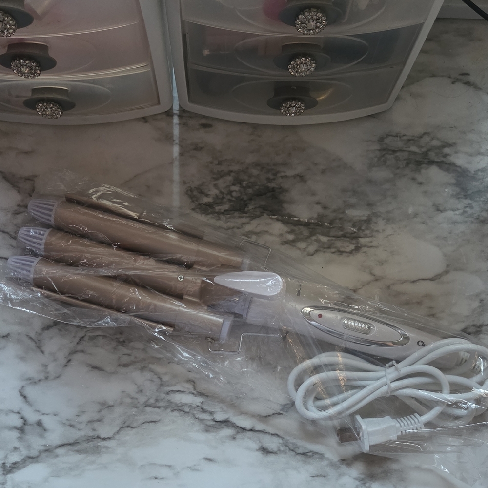 Gold and White Triple Barrel Hair Waver - Picture 3 of 8
